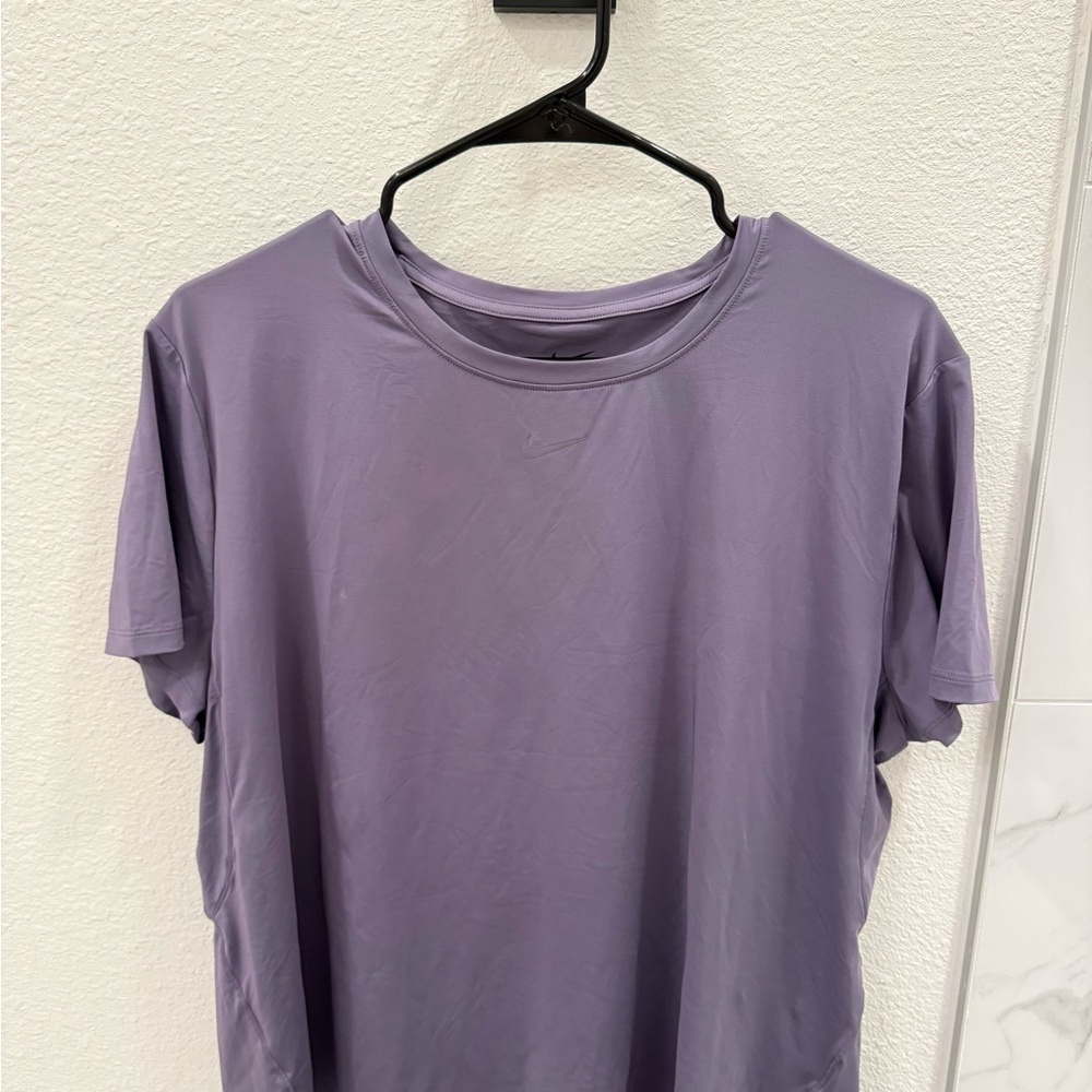 Nike Women's Purple Short Sleeve Tee